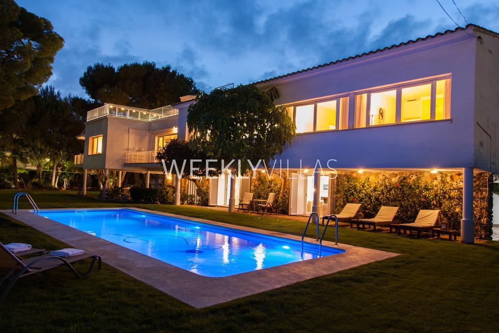 Villa Sitges Tupinetti Beach At 1 Min Walk Amaizing Garden And View Center Sitges 5 Minutes Walk Exterior photo