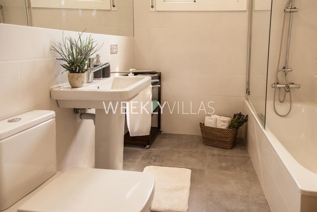 Villa Sitges Tupinetti Beach At 1 Min Walk Amaizing Garden And View Center Sitges 5 Minutes Walk Exterior photo