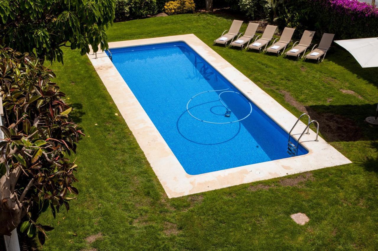 Villa Sitges Tupinetti Beach At 1 Min Walk Amaizing Garden And View Center Sitges 5 Minutes Walk Exterior photo