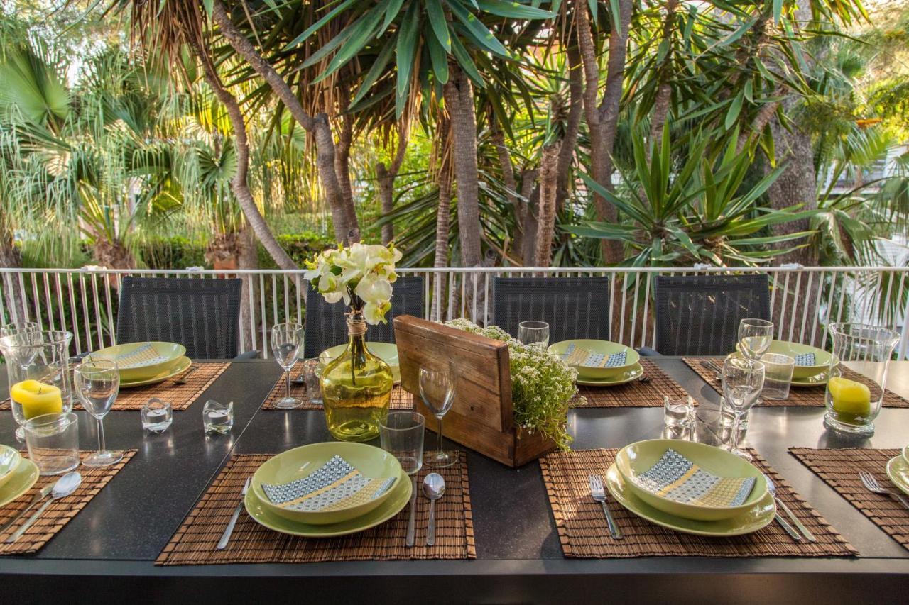 Villa Sitges Tupinetti Beach At 1 Min Walk Amaizing Garden And View Center Sitges 5 Minutes Walk Exterior photo